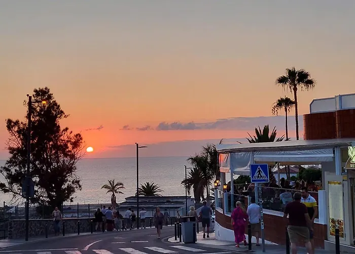 Mit Sonnenterrasse Und Panorama - Meerblick, 5 Min. Von Hafen + Appartement