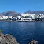 Mit Sonnenterrasse Und Panorama - Meerblick, 5 Min. Von Hafen + *
