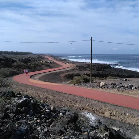 Mit Sonnenterrasse Und Panorama - Meerblick, 5 Min. Von Hafen + *